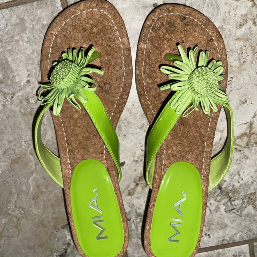 Mia Lime Sandals Flower Design Heel 7.5M